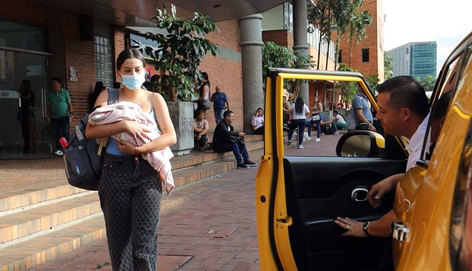 Hospital General recibió vales de taxi para mamás canguro