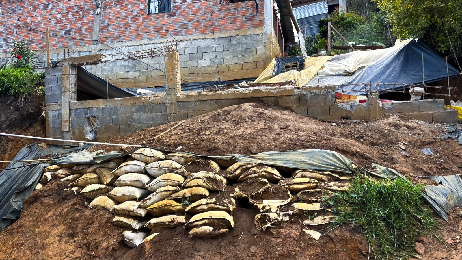 Intensifican pedagogía en sectores de Medellín con alta exposición a movimientos en masa