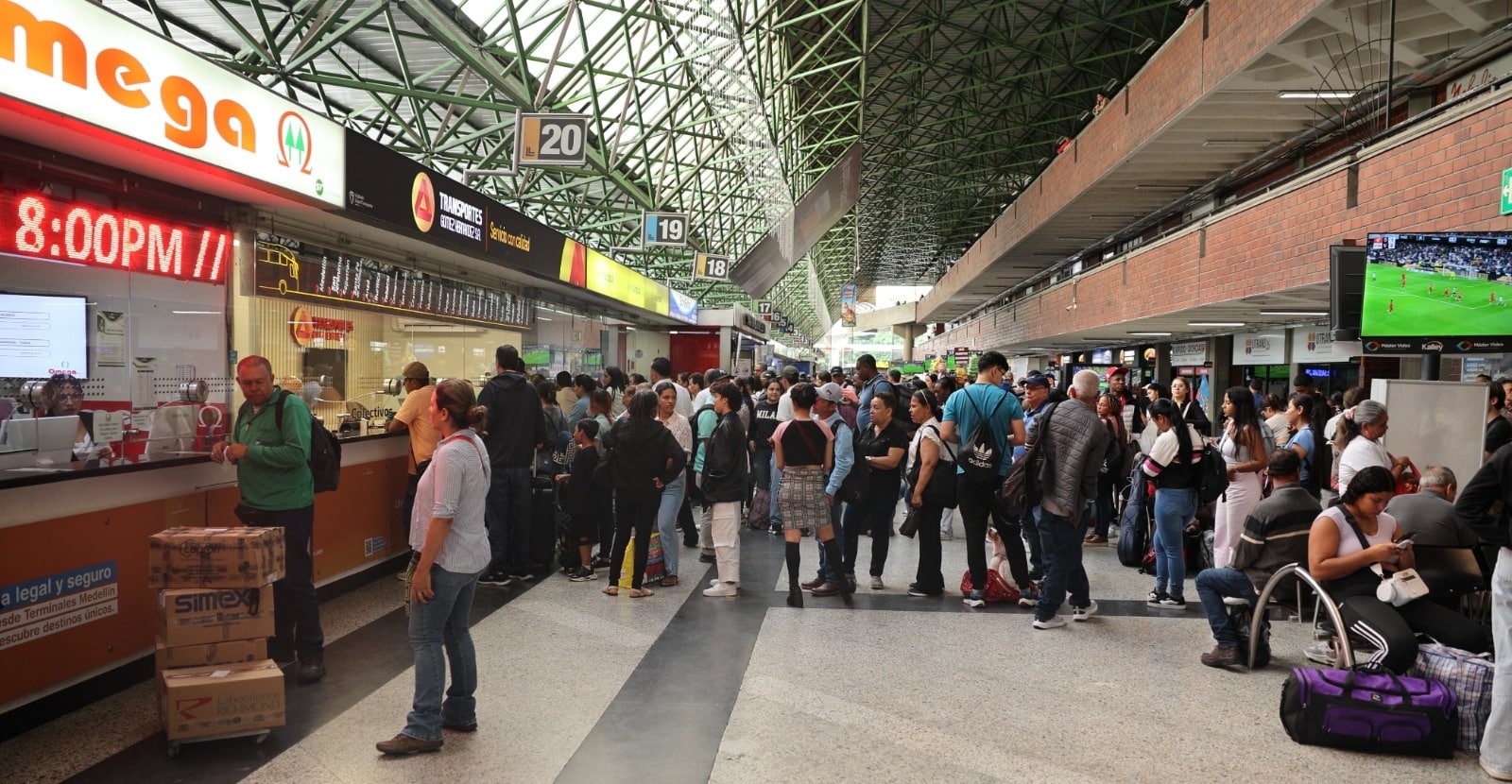 Intensificarán controles en las terminales de Medellín durante la semana de receso