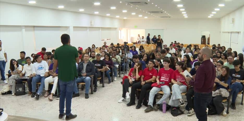 Más de 100 jóvenes debatieron propuestas rumbo a las elecciones de los Consejos de Juventud