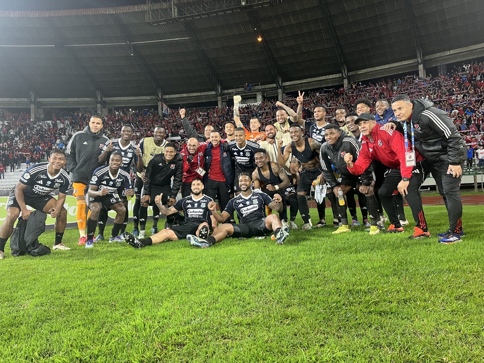 Medellín goleó a Once Caldas y está a un paso de clasificar a los cuadrangulares finales