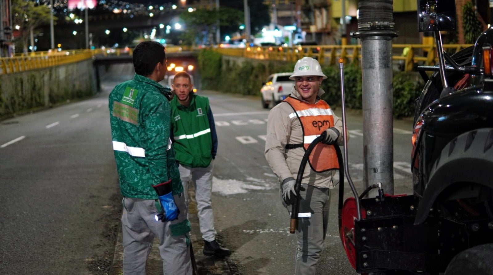 Medellín prepara segunda temporada de lluvias del año con limpieza de soterrados