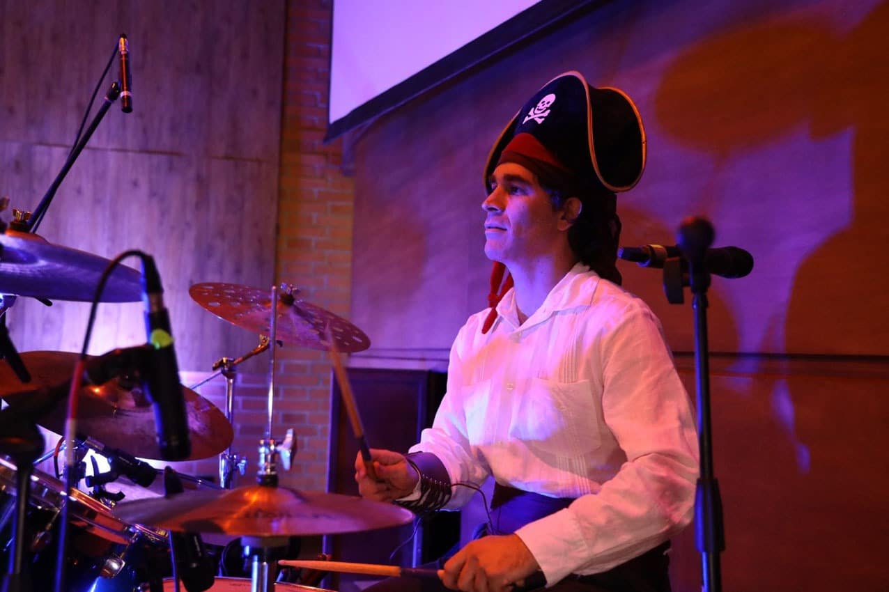 Médicos se unieron y dieron un concierto de rock a niños pacientes del Hospital General