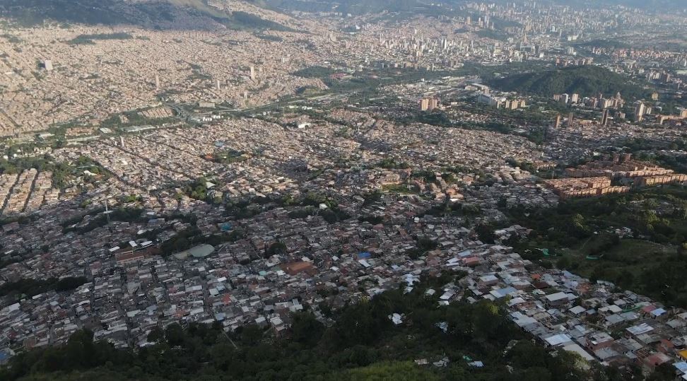 Para celebrar los 350 años de Medellín crean serie sobre la ciudad producida con IA