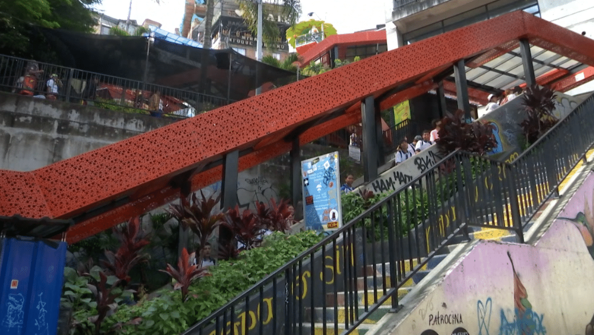 Escaleras eléctricas de la comuna 13, un beneficio para la comunidad que transformó el paisaje