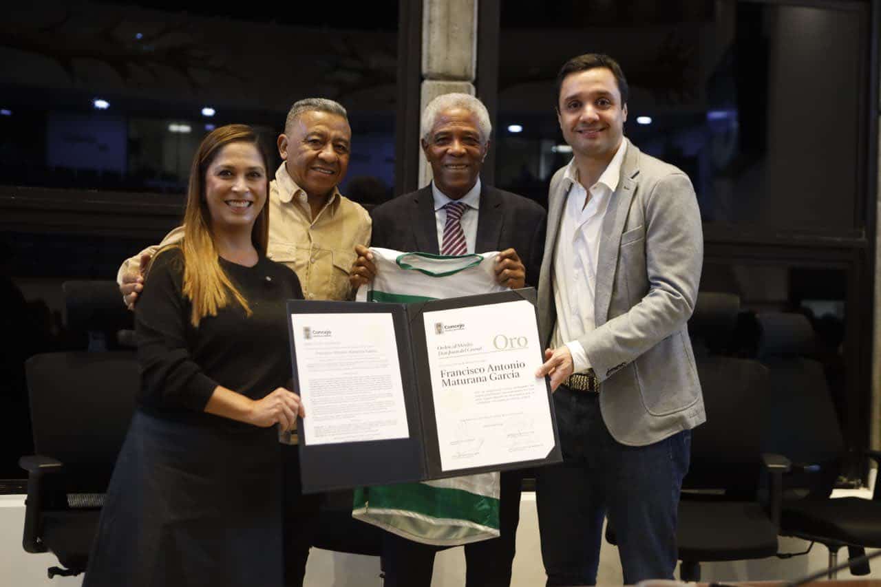 Concejo de Medellín otorgó la orden al mérito Don Juan del Corral a Francisco Maturana