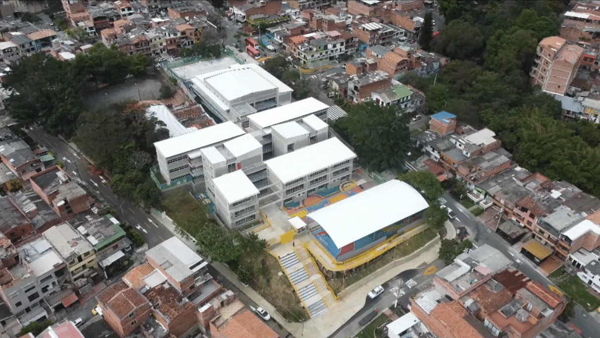 Distrito ha priorizado la intervención 22 establecimientos educativos en la comuna 13