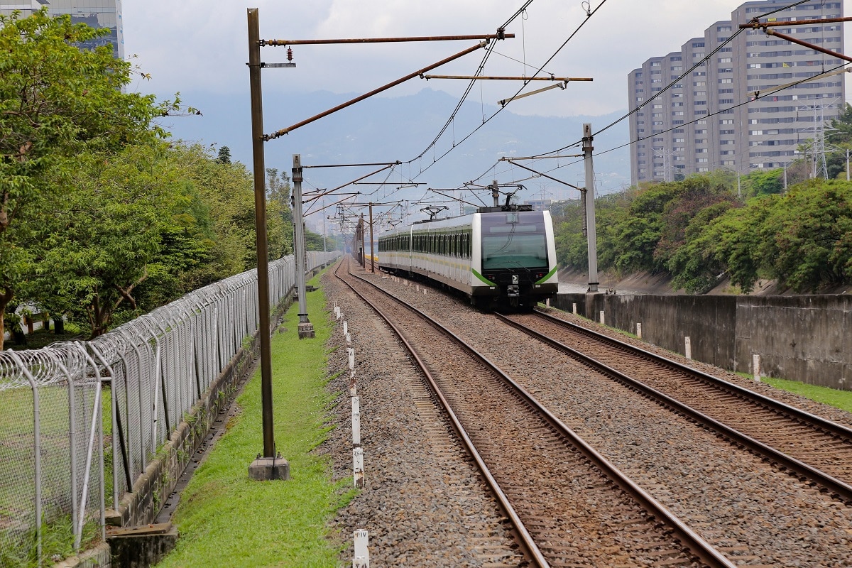 Socavación en la vía férrea del Metro afecta operación de la línea A