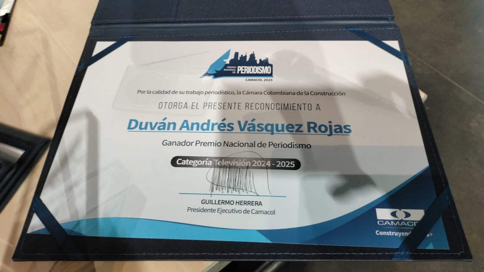 Periodista de Noticias Telemedellín gana premio nacional de periodismo de Camacol
