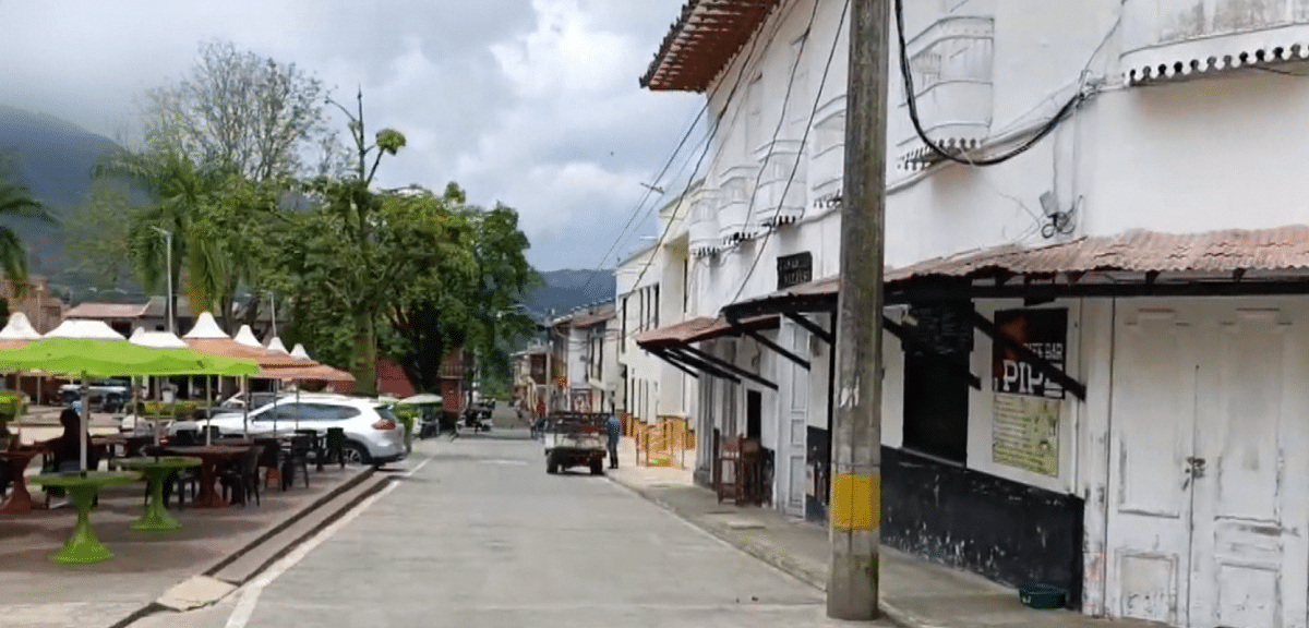 Tres personas heridas deja un ataque armado en pleno parque principal de Pueblorrico