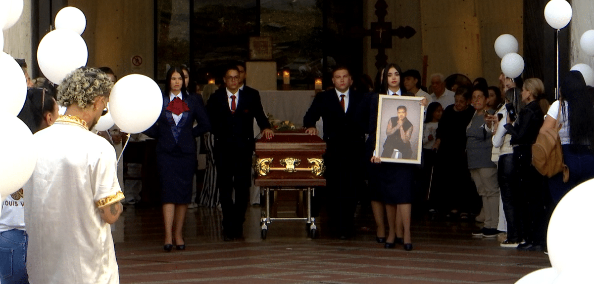 Doloroso último adiós a B-King en Medellín: familiares y amigos reclaman justicia