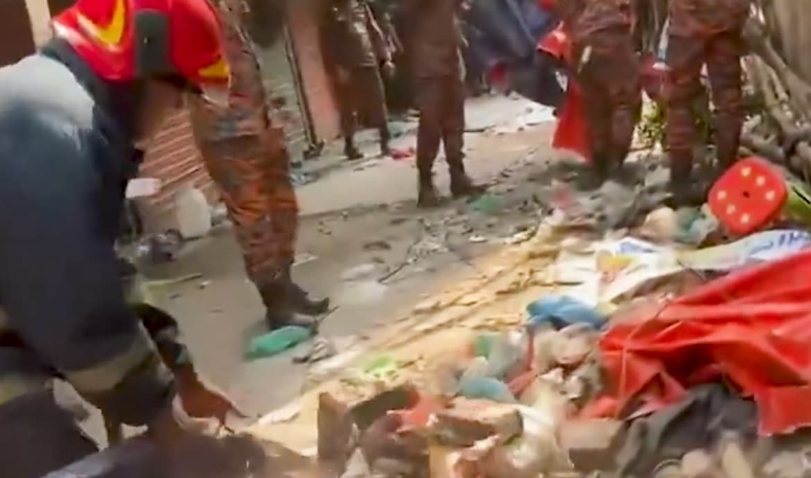 Al menos seis muertos tras fuerte sismo en Bangladesh 