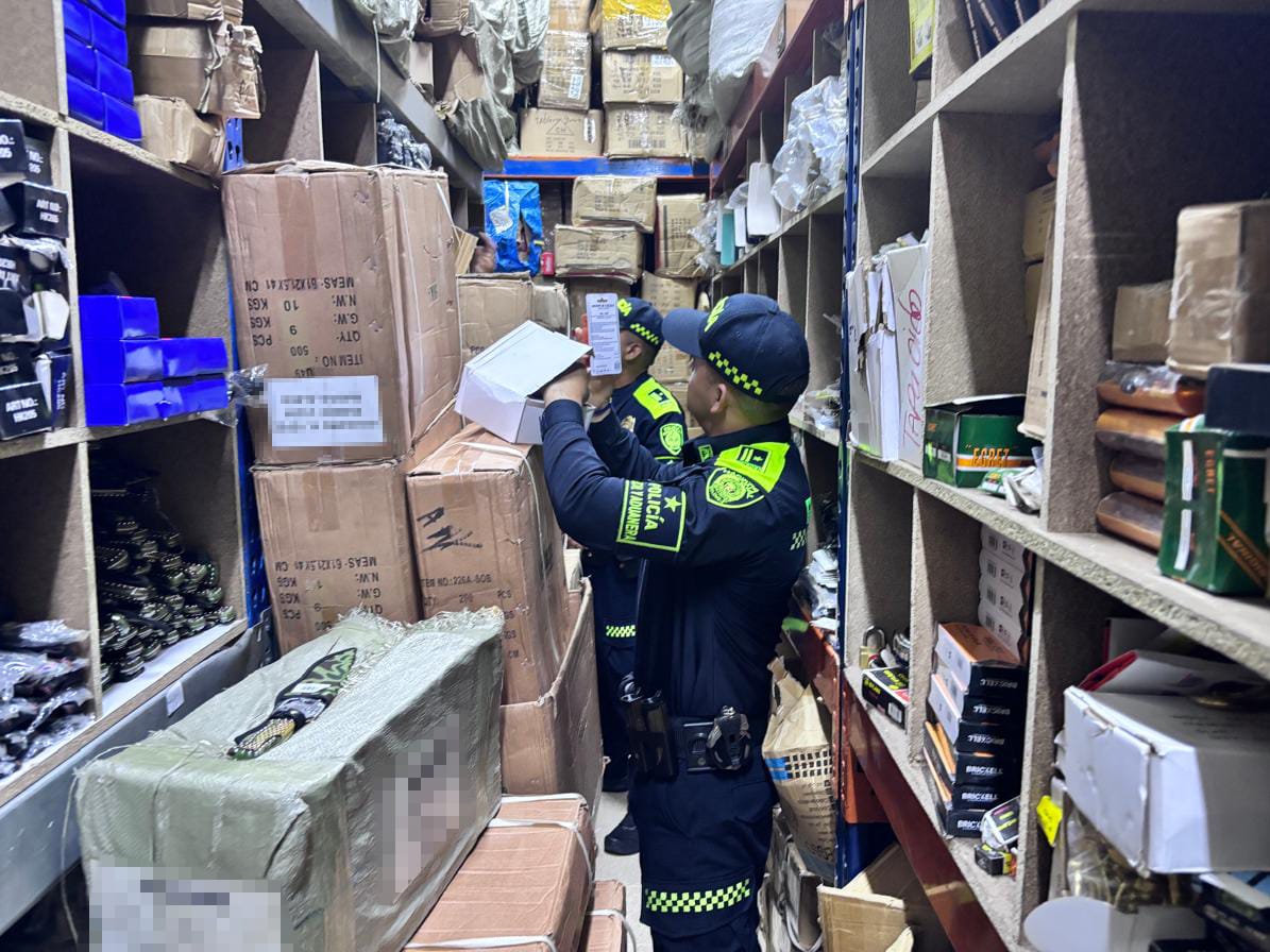 Autoridades incautaron más de 10.000 unidades de cigarrillos electrónicos en el centro de Medellín