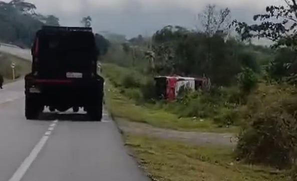 Dieciocho heridos dejó un accidente de un bus en la vía Remedios - Zaragoza