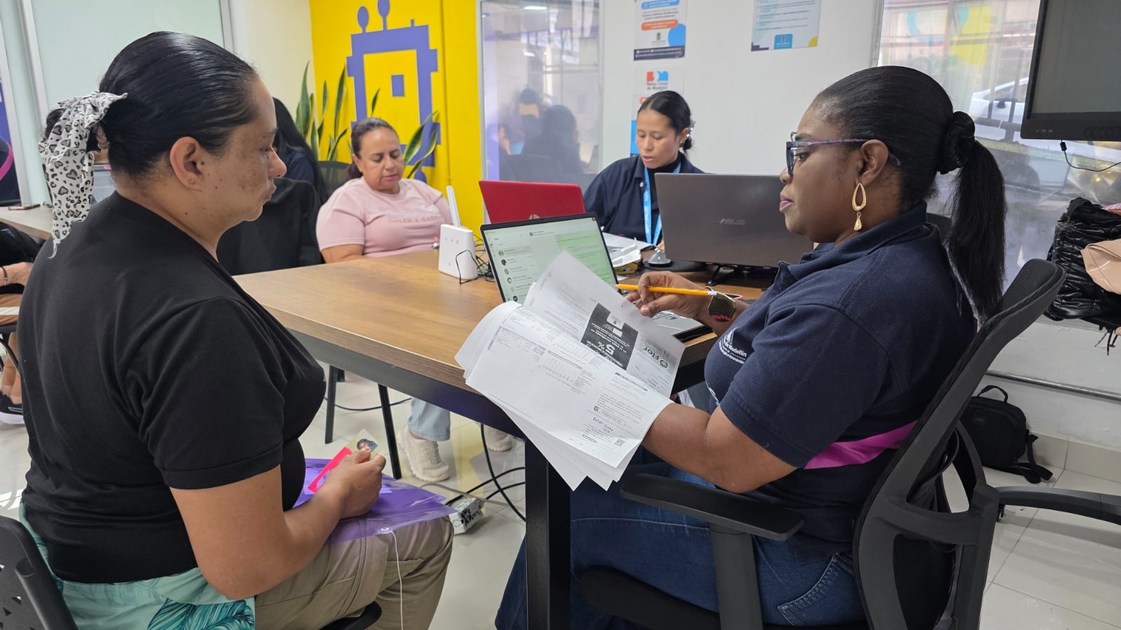 Jornada de postulación al subsidio de mejoramiento de vivienda llega al Doce de Octubre