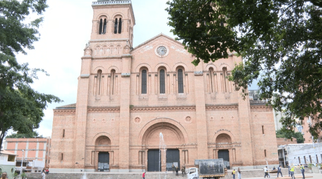 Los monumentales templos de Medellín también cuentan su historia