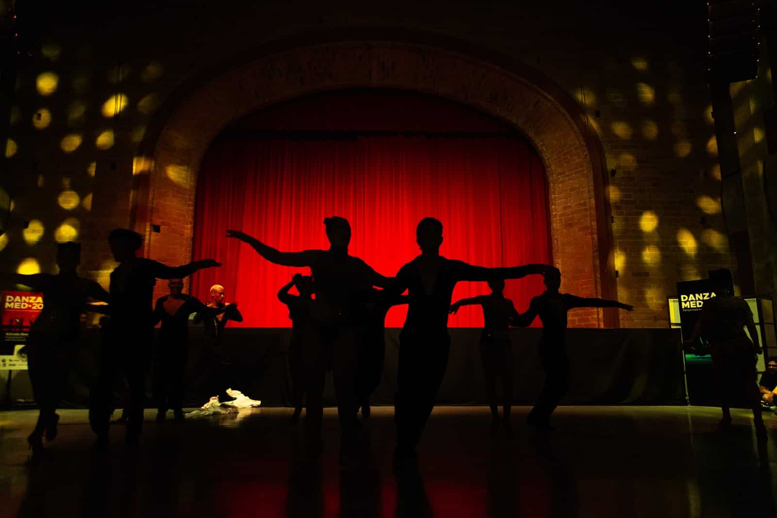 Medellín comienza la semana bailando con DanzaMed