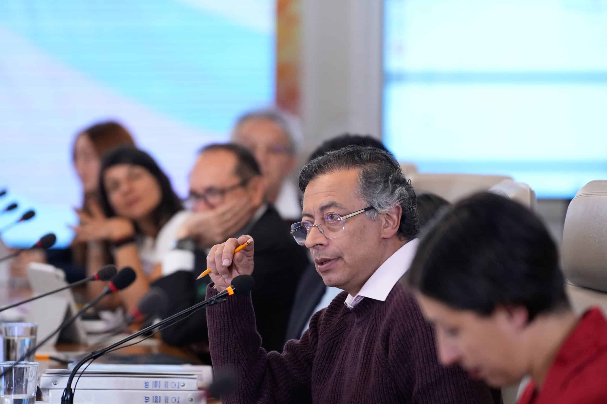 Multan campaña de Petro por rebasar topes de financiación