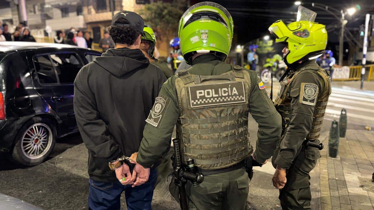 Operativo de la policía en el nororiente de Medellín deja 20 capturados