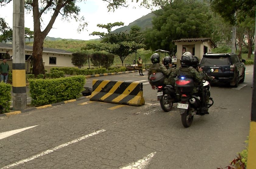 Revelan informe de presuntos nexos entre las disidencias y funcionarios de las fuerzas militares