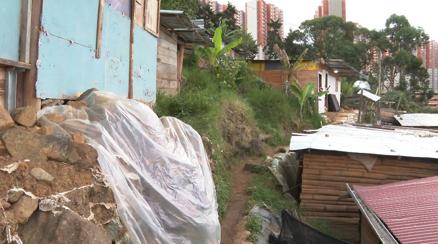 Según estudio, 700 mil personas viven en zonas de alto riesgo en Medellín