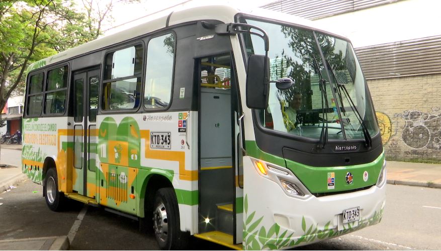 Sistema alimentador de buses del oriente de Medellín presentó su primer vehículo eléctrico