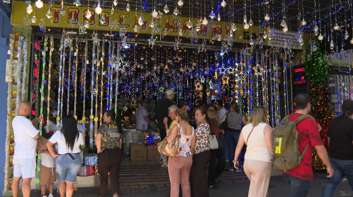 La Navidad llega al centro de Medellín con luces y empleo
