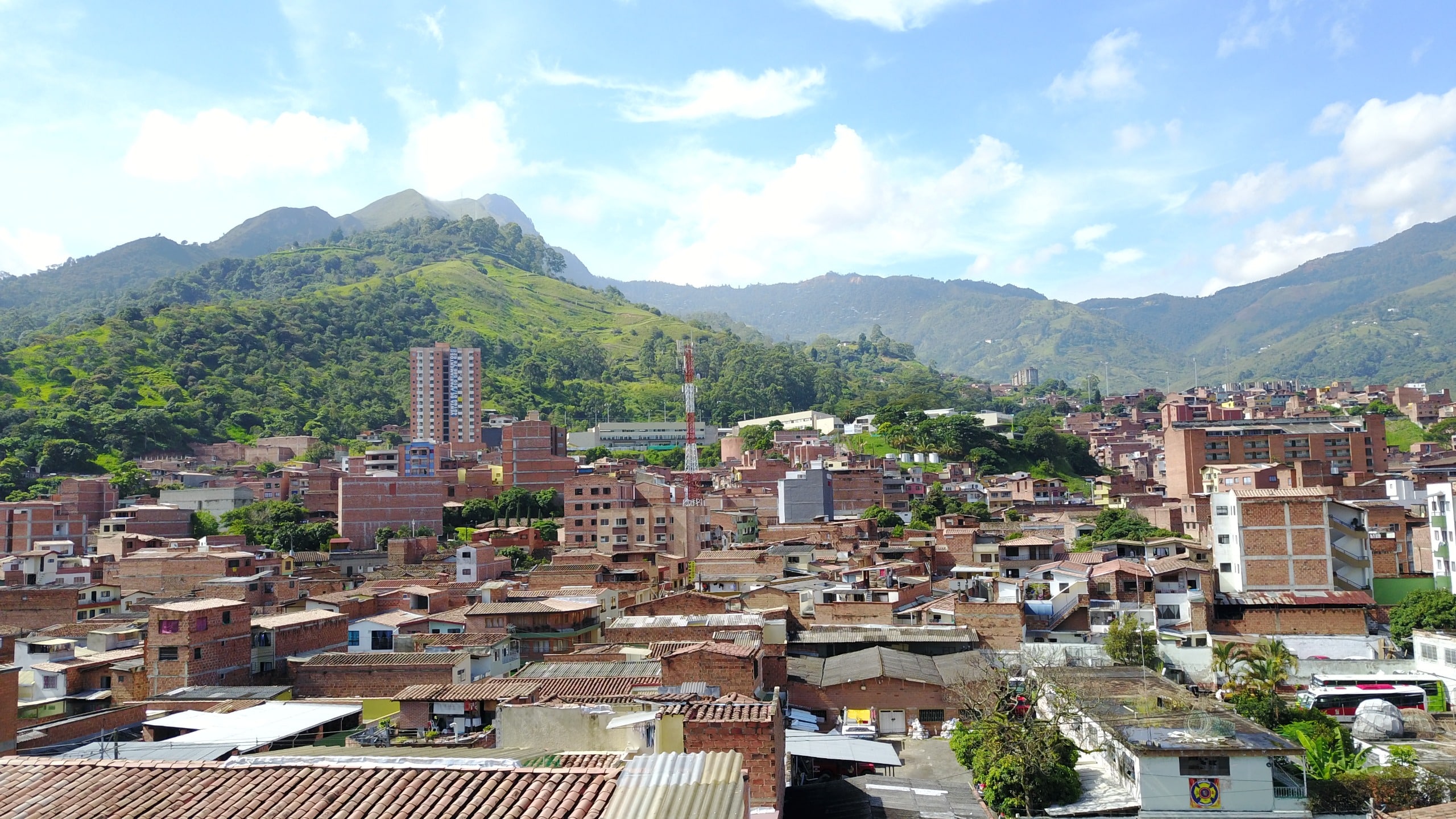 Niña de 6 años murió por un derrumbe tras las fuertes lluvias en Copacabana