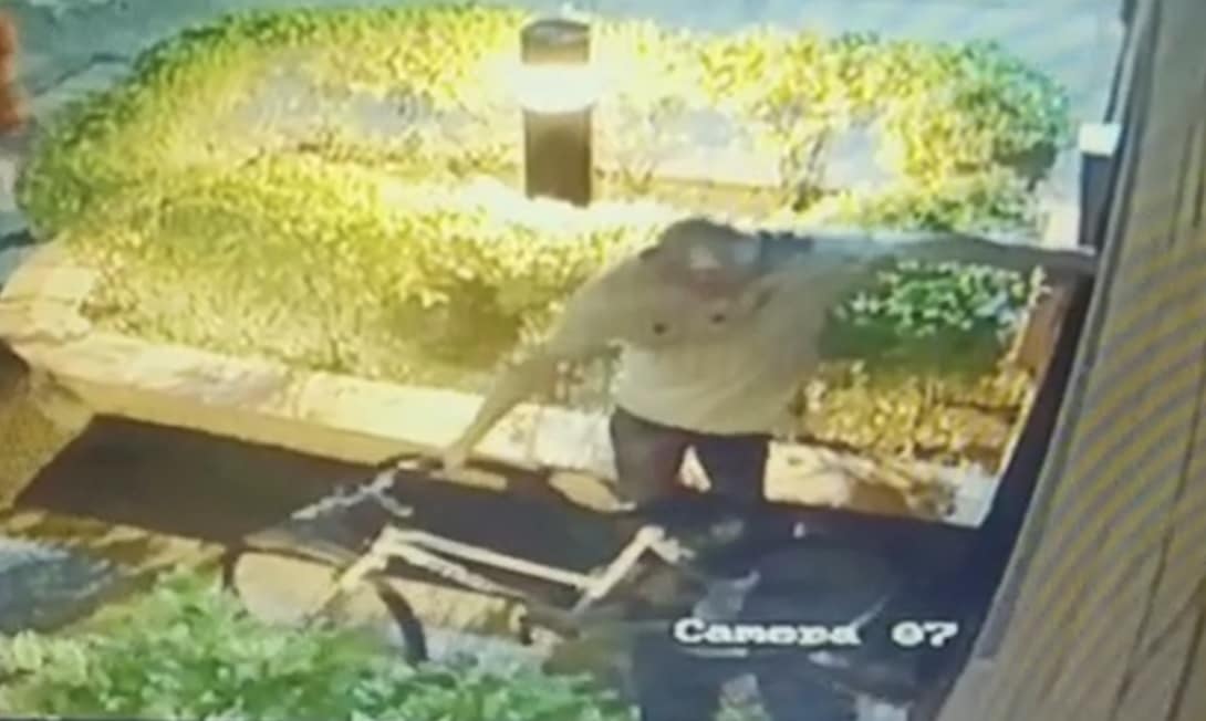 Habitantes de un edificio encerraron a presunto ladrón de bicicletas que iba a ser linchado