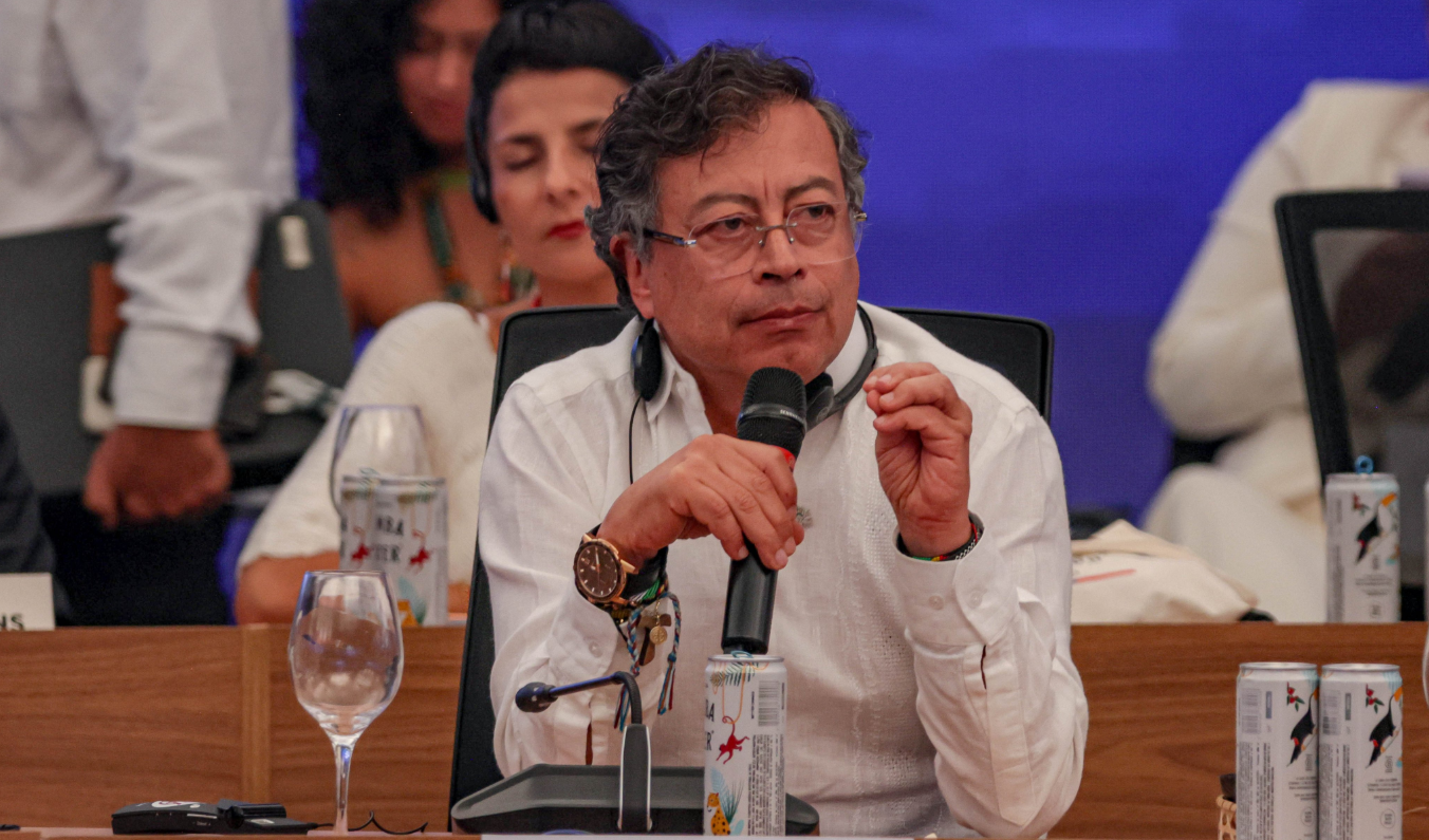 Críticas al gobierno Petro por la muerte de menores en bombardeos contra las disidencias