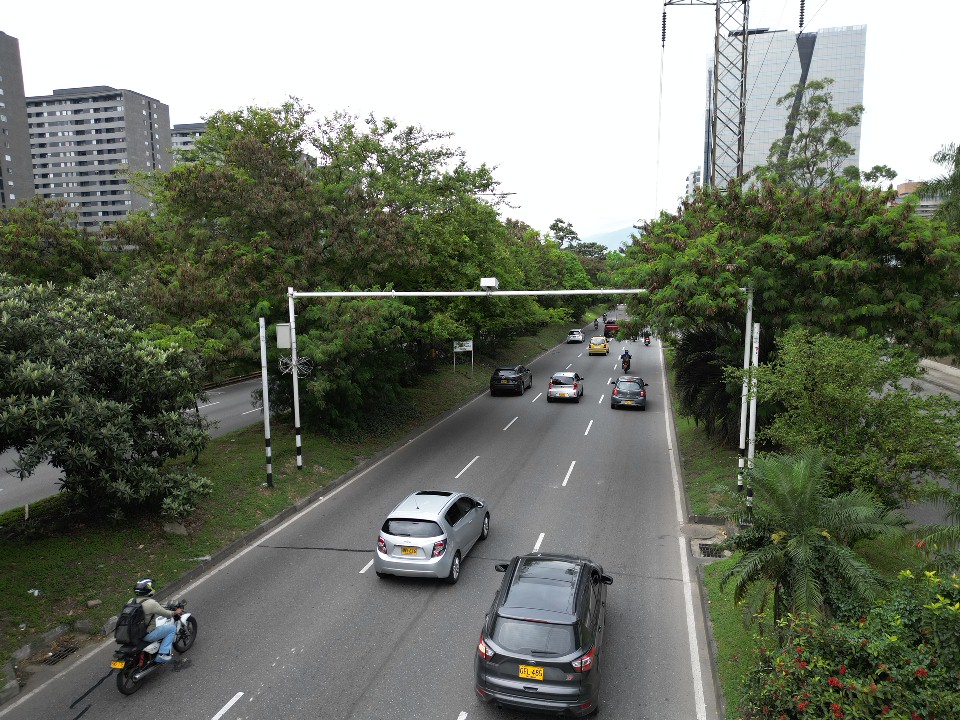 ¿Cómo funciona el sistema de fotomultas de Medellín y cuál será el cambio con el Distrito?