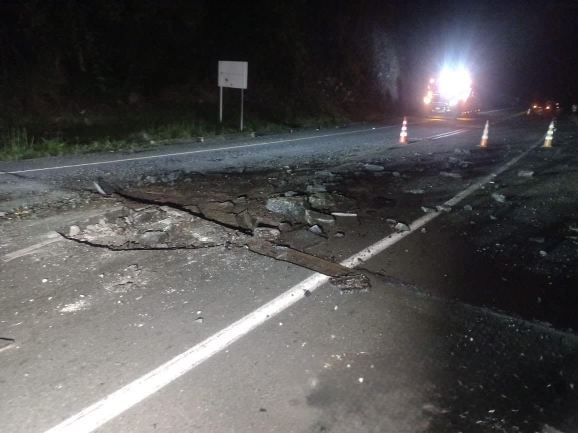 Habilitan paso a un carril en la vía Medellín-Manizales tras atentado con explosivo