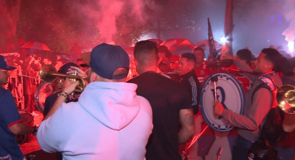 Así fue el banderazo de los hinchas rojos antes de  la final de la Copa Colombia