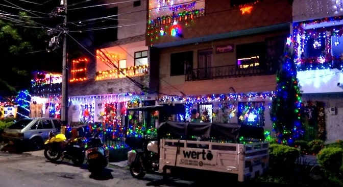 Así se ve una de las cuadras más iluminadas de Envigado