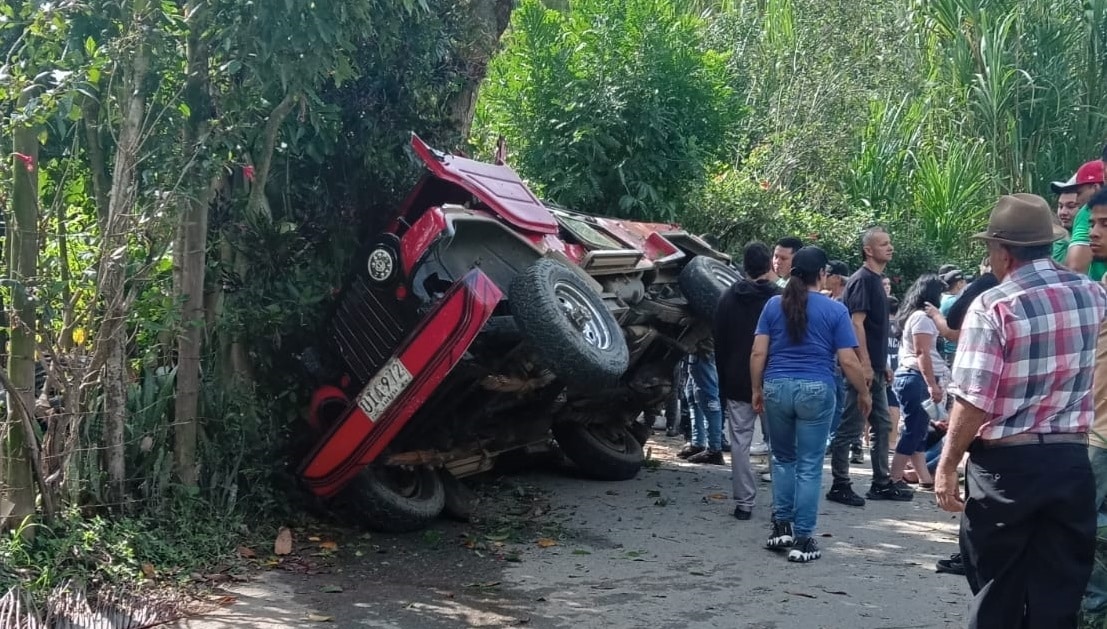 Accidente de transporte público en Barbosa deja 17 heridos