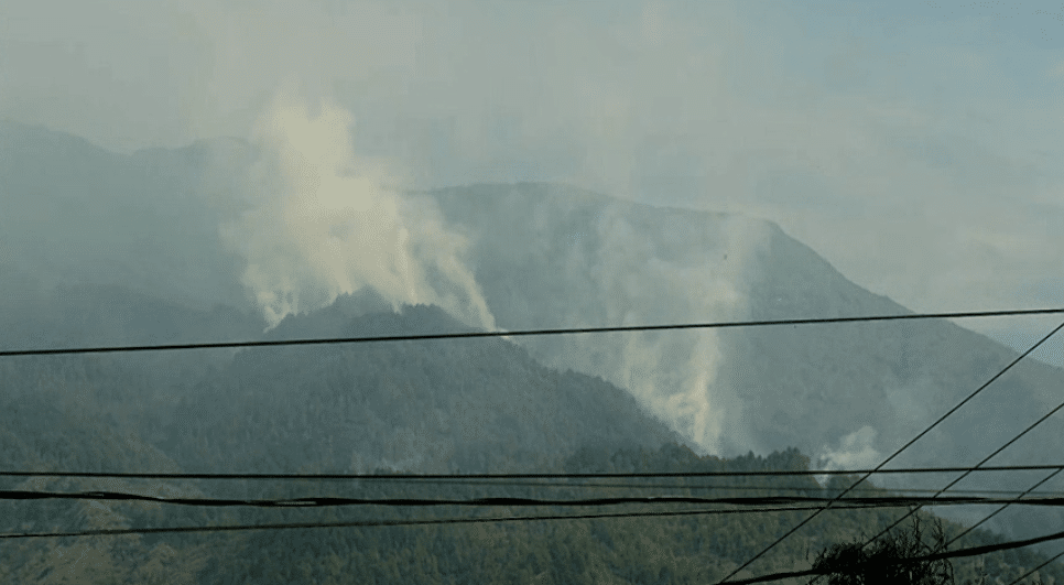 Autoridades controlan incendio en el Cerro Quitasol