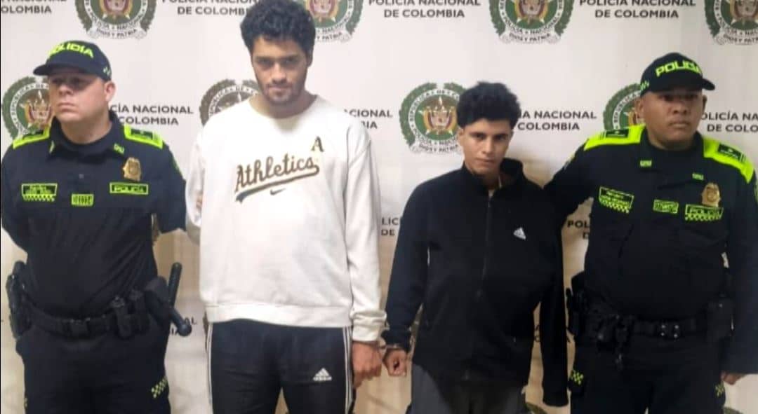 Capturan a dos personas que tenían azotada con robos a una cadena de supermercados