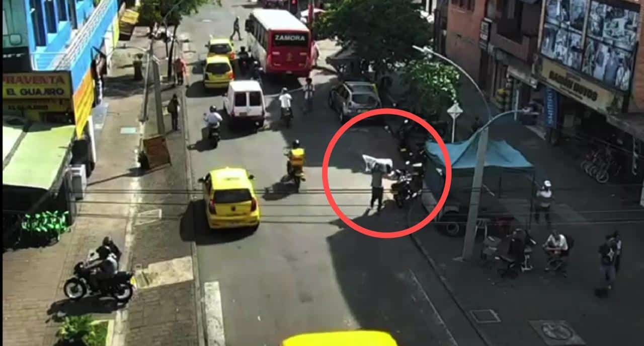 Con cámaras de seguridad le siguieron el paso a paso al ladrón que se robó una organeta de una iglesia de Itagüí