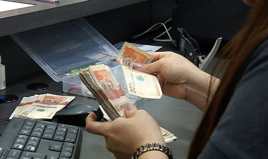 Consideran como medida populista aumento del salario mínimo en Colombia