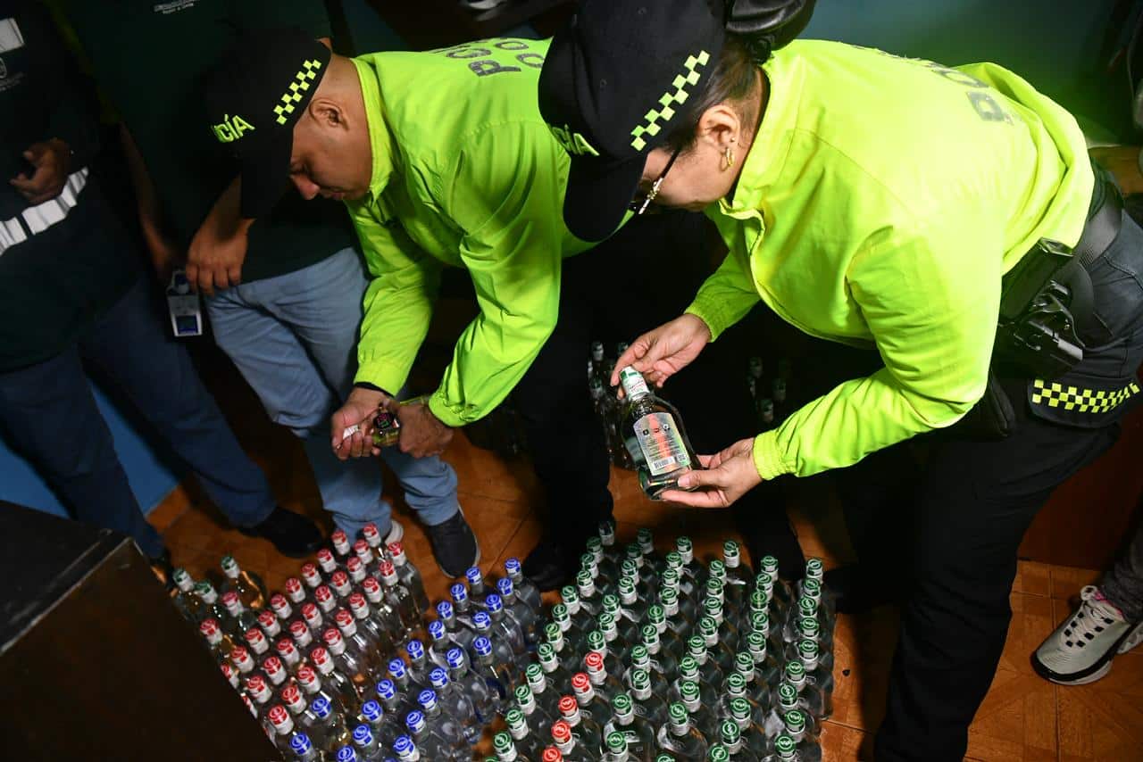Desmantelan laboratorio para hacer licor adulterado en barrio de Medellín
