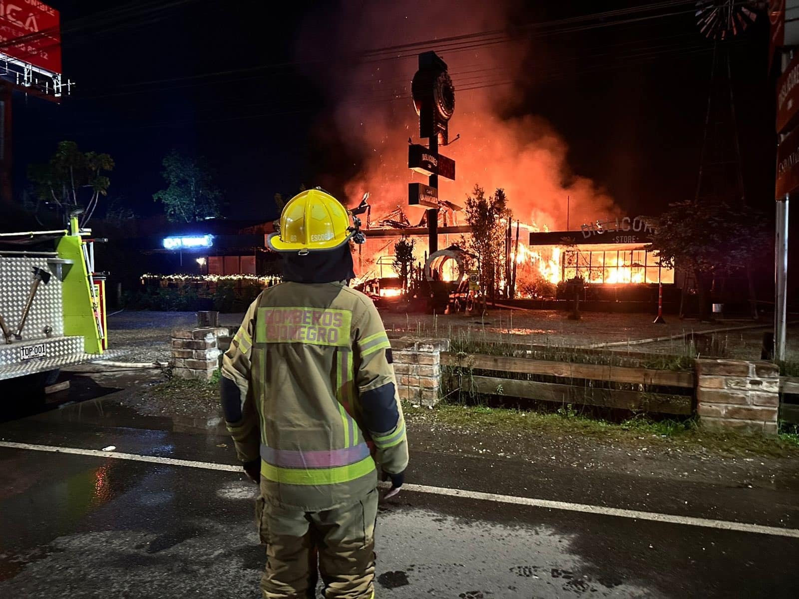 Dos incendios estructurales afectaron inmuebles en Bello y Rionegro