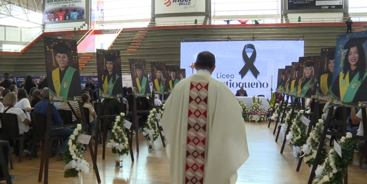 El dolor unió a Antioquia en el último adiós a los jóvenes víctimas del accidente