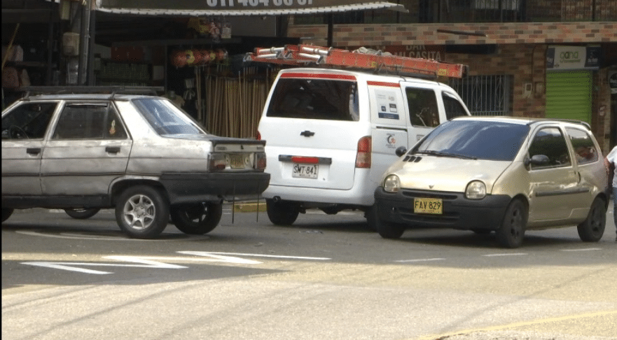 En promedio, durante diciembre se inmovilizan 30 vehículos por mal parqueo en Medellín