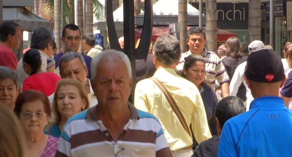 Esto dicen los ciudadanos en las calles acerca del incremento del salario mínimo para 2026