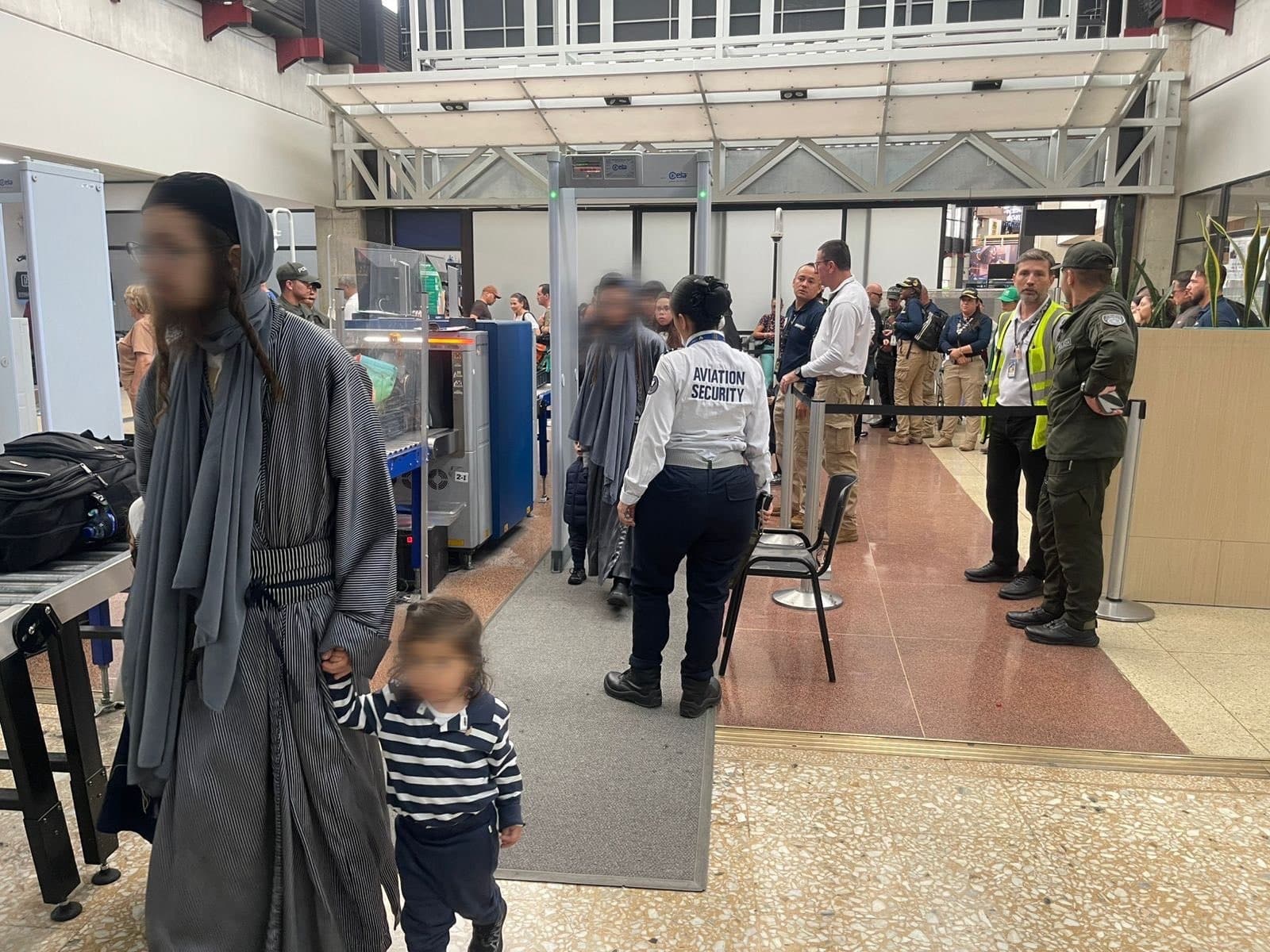 Expulsan a integrantes de la comunidad judía Lev Tahor quienes fueron encontrados con menores