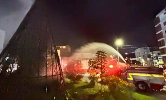 Hombre, al parecer borracho, incendió el alumbrado navideño en Guarne 