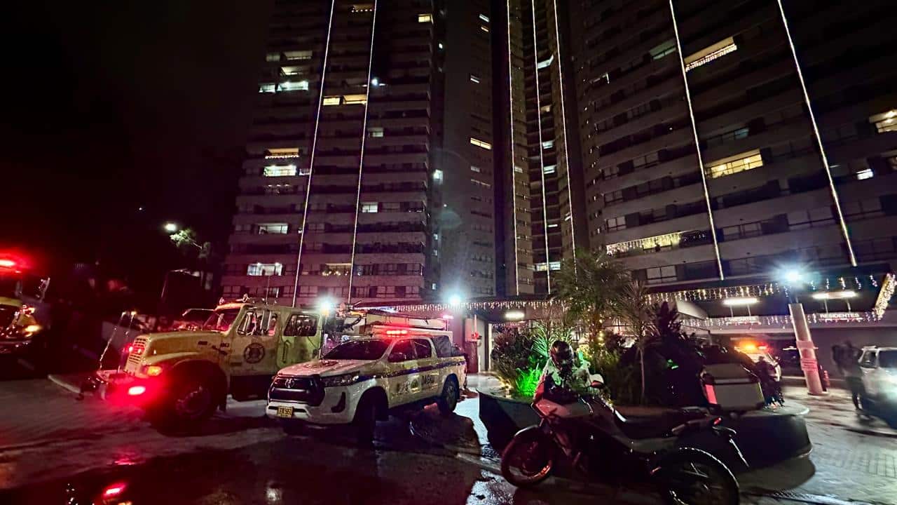Incendio en Las Palmas dejó un canino muerto, seis lesionados y obligó a la evacuación de unas 240 personas  