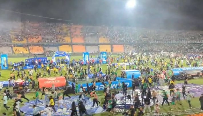 La celebración se empañó: el estadio Atanasio Girardot terminó como campo de batalla