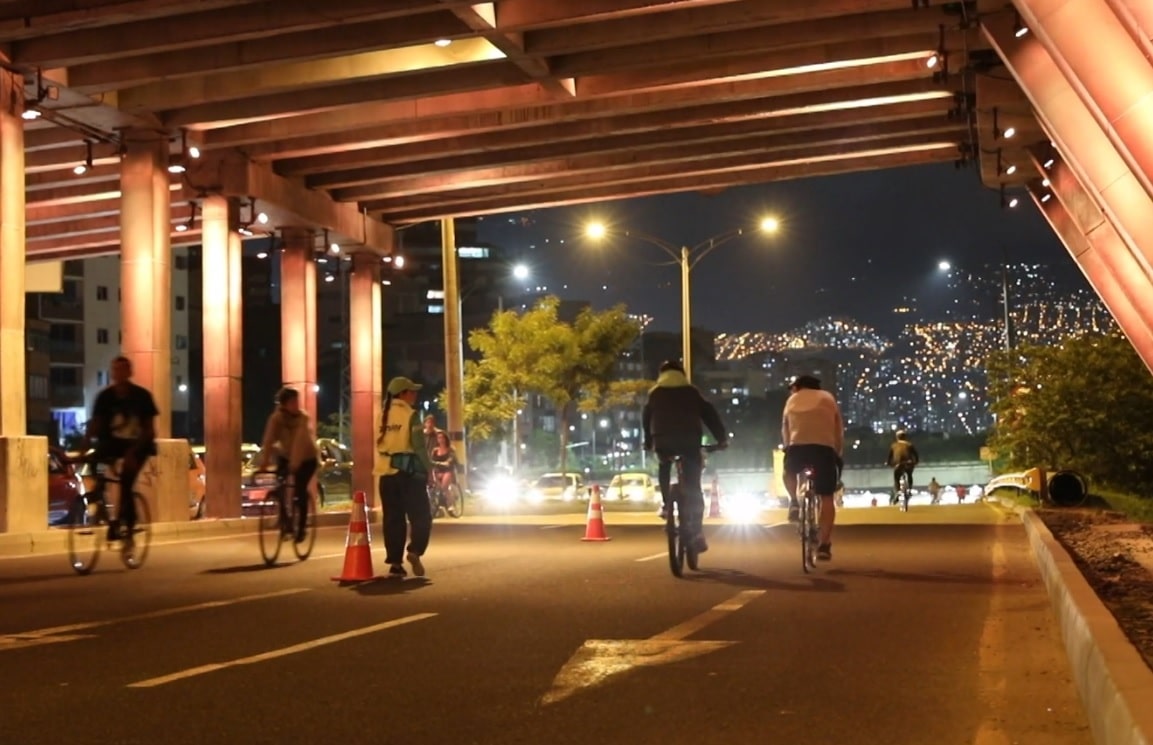 La ciclovía nocturna de la Avenida del Río se suspende en diciembre