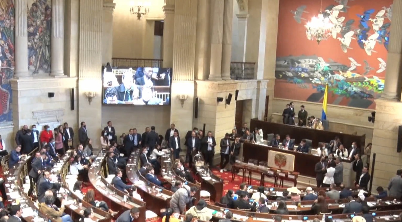 Las novedades en la política en Colombia; así se mueven los partidos